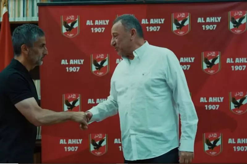 استقبال الخطيب للمدرب الجديد